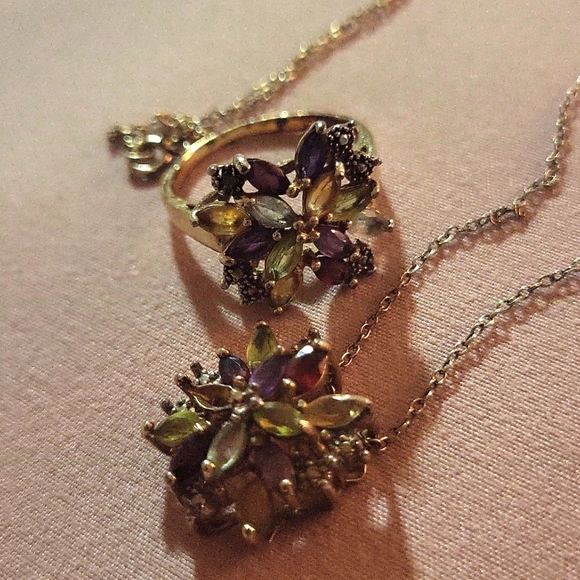 Necklace and Ring set - Picture 5 of 7